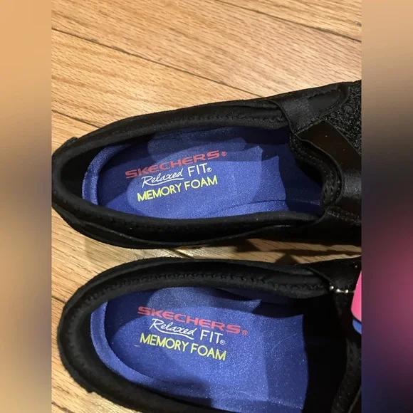 Skechers black slip ons NWT - Picture 2 of 6